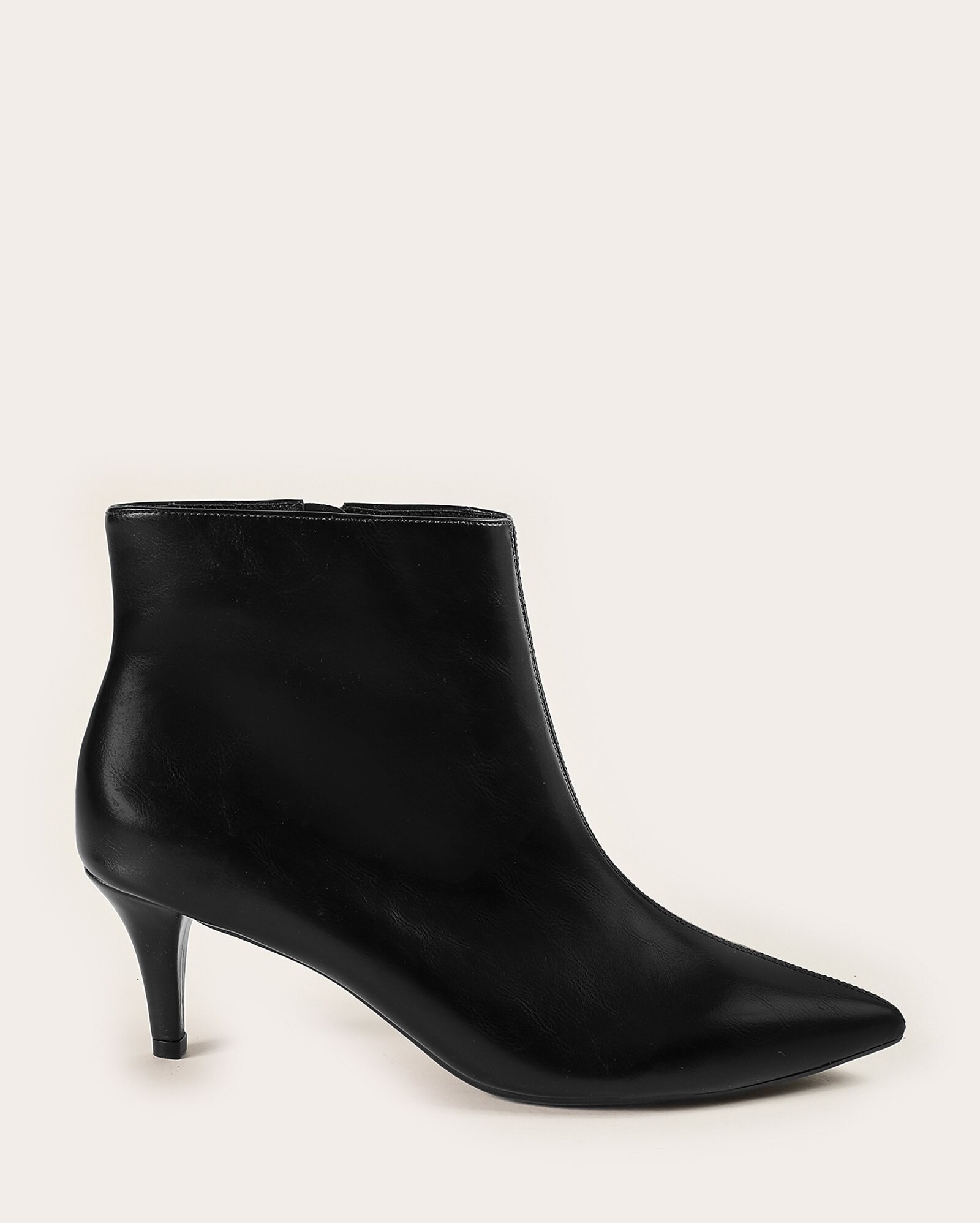 Bota feminina cano curto com zíper - Preto
