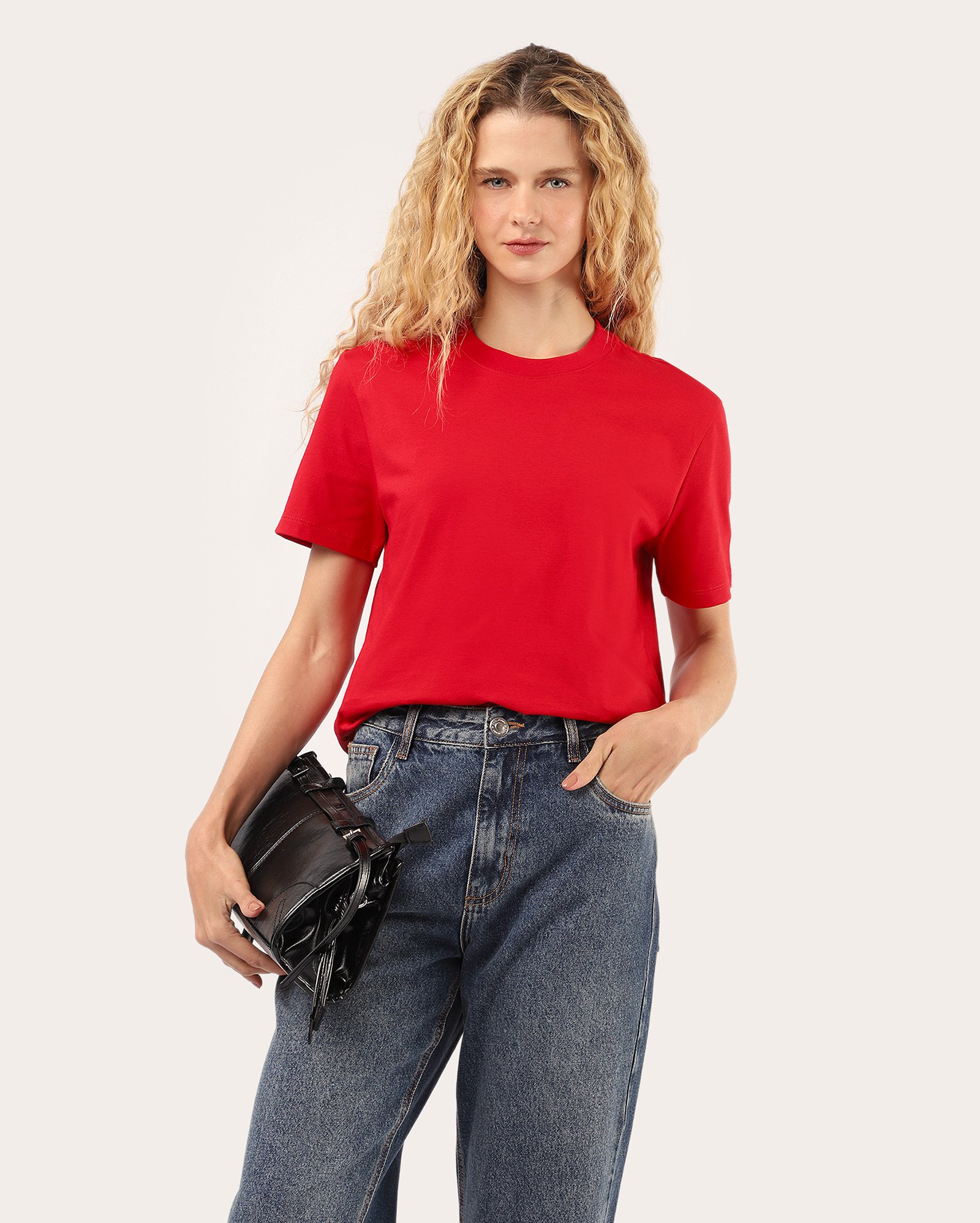 Camiseta feminina regular básica - vermelha