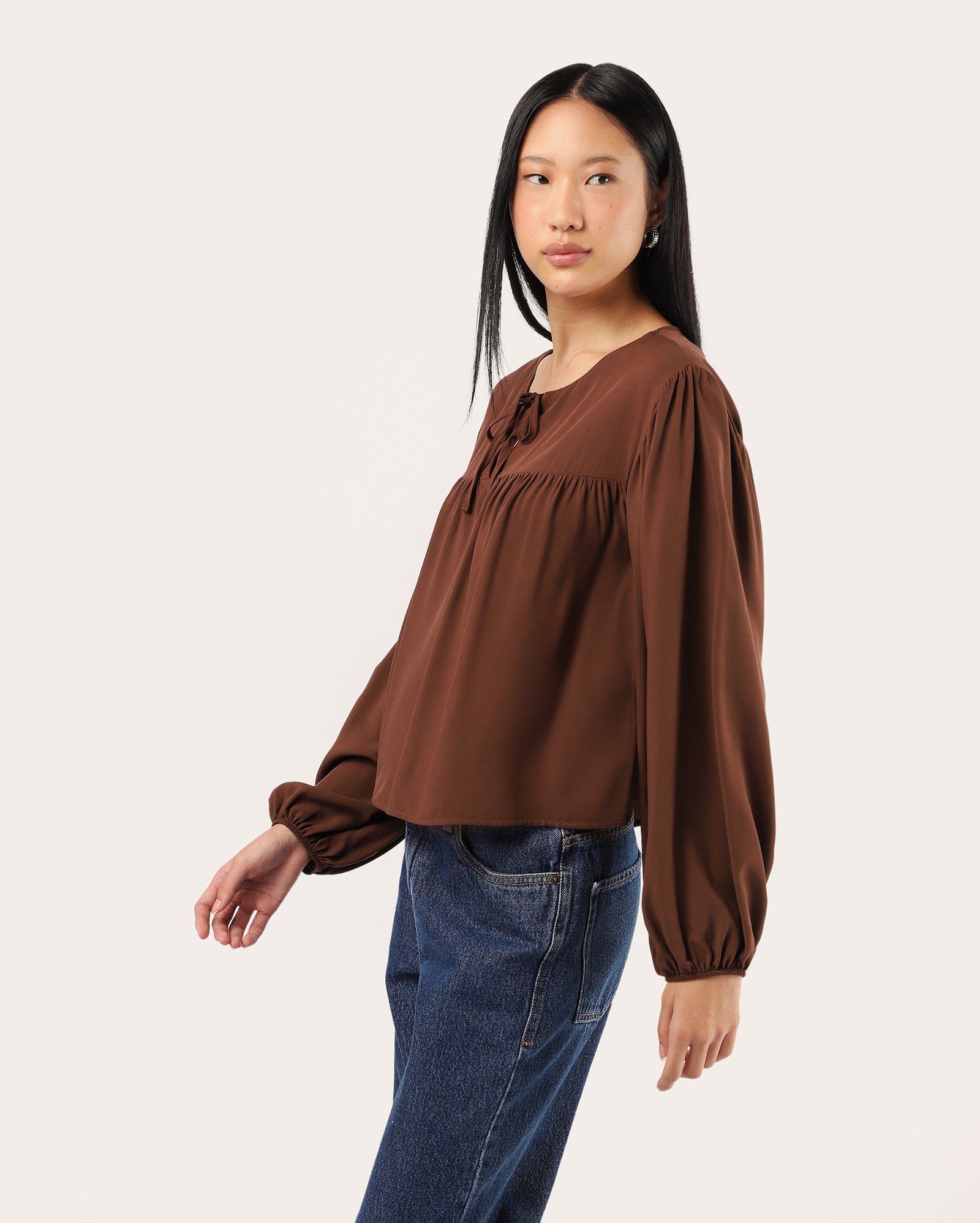Bata feminina básica mangas bufantes - marrom