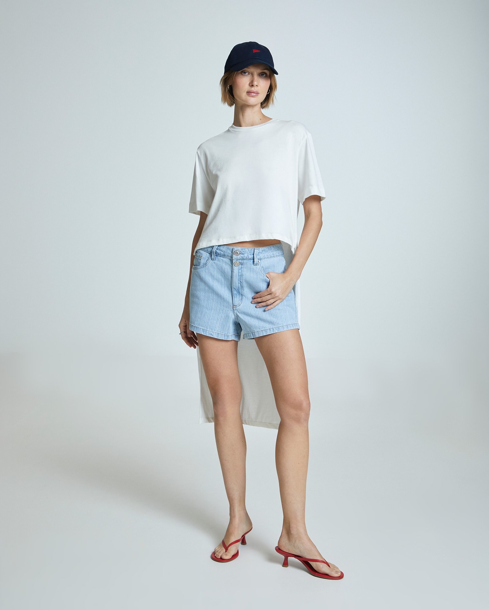 Short Pool Loop cintura média feminino listrado em jeans - Azul Claro