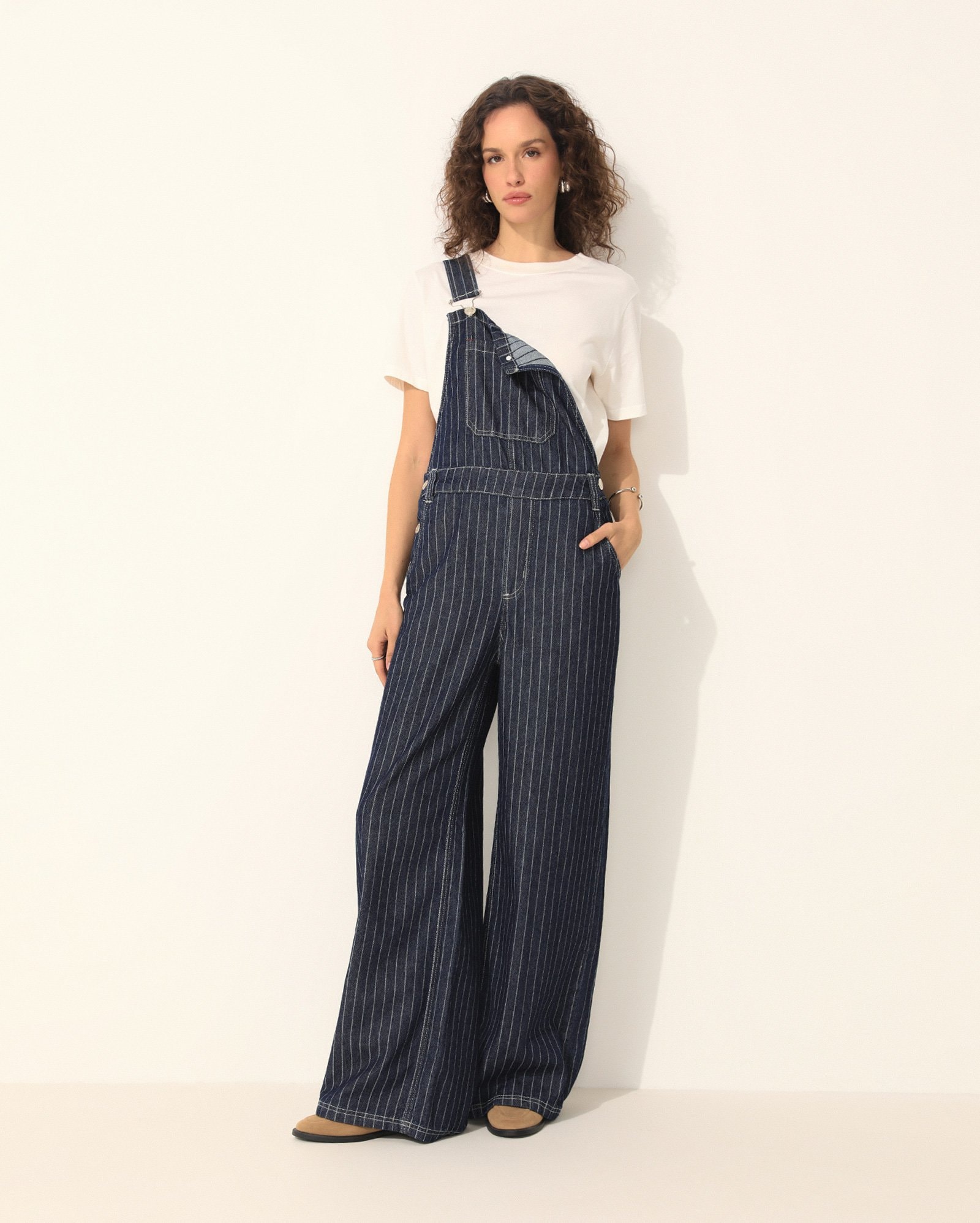Jardineira Pool Jeans feminina listrada - Azul Escura