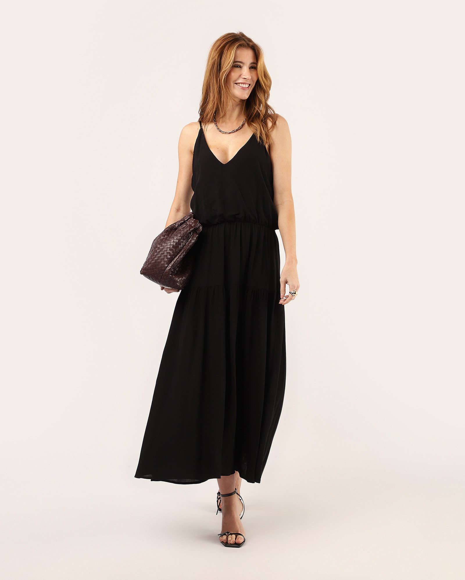 Vestido longo evasê acinturado decote v - Preto