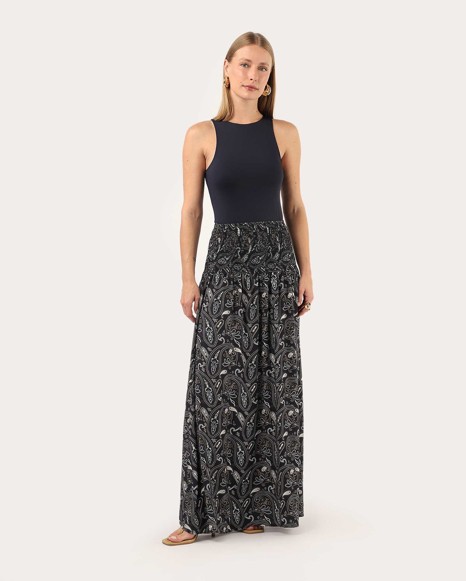 Saia longa evasê com pala alta em viscose paisley - azul