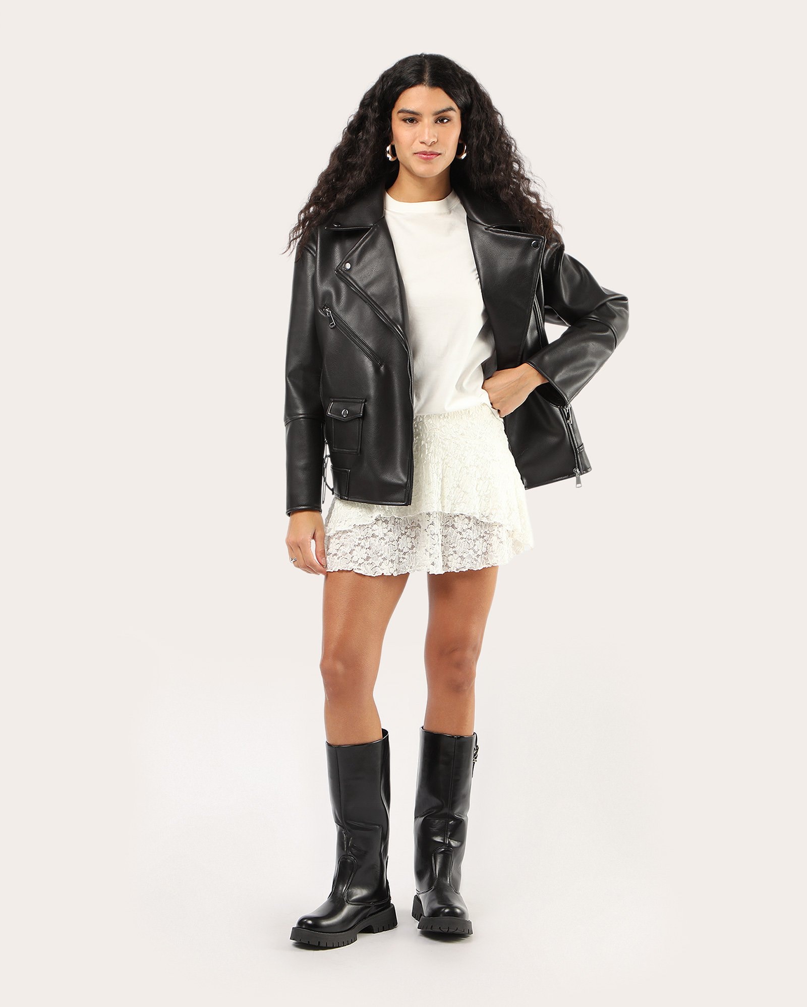 Saia curta evasê em renda com sobreposição - Off-White