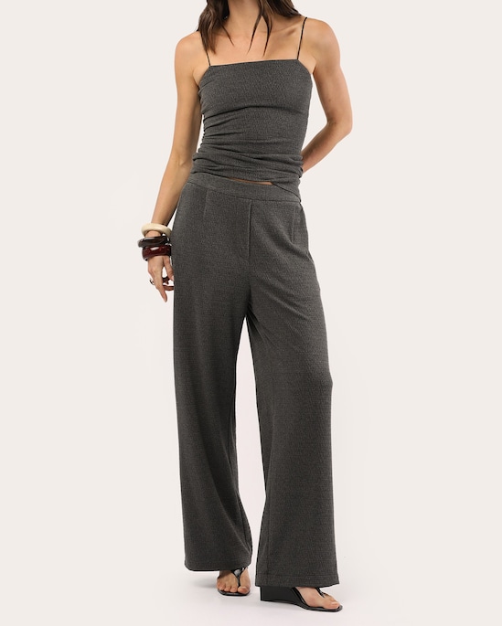 Calça feminina reta texturizada - cinza