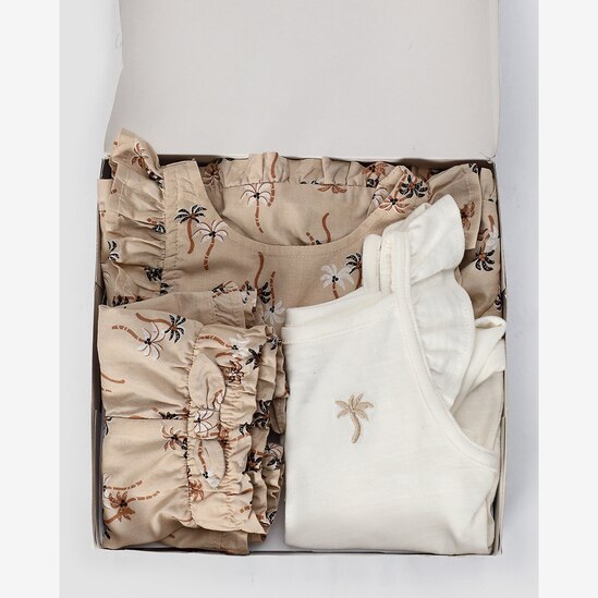 Kit conjunto curto bebê 3 peças com babados coqueiro + caixa de presente P nuvens multicor | Carter's
