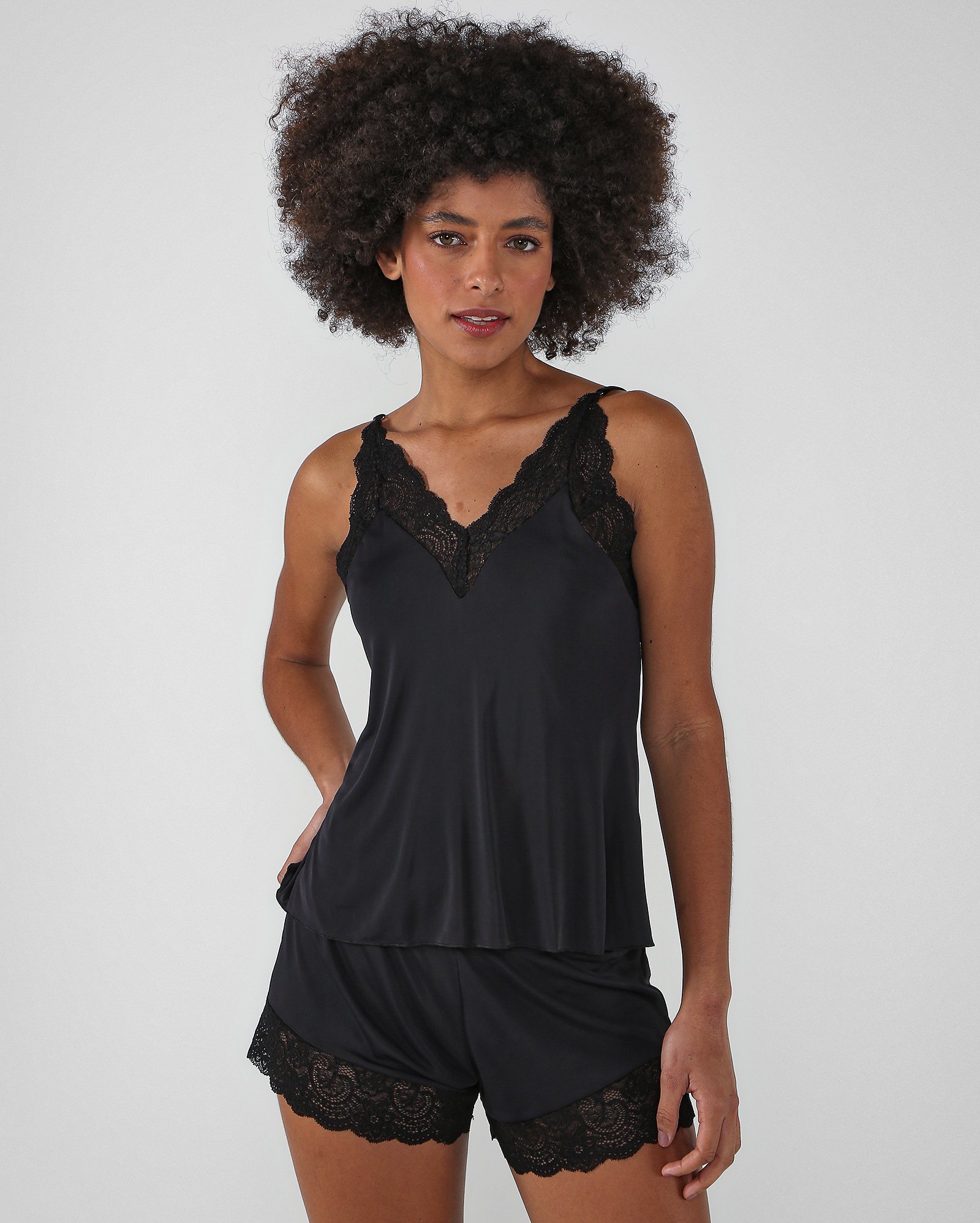 Kit short doll + camisola curta com renda preto | Riachuelo