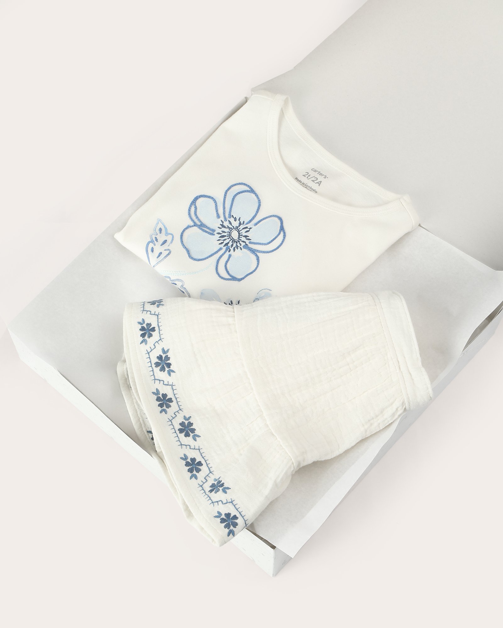Enxoval infantil conjunto curto 2 peças bordado floral + caixa de presente M multicor | Carter's