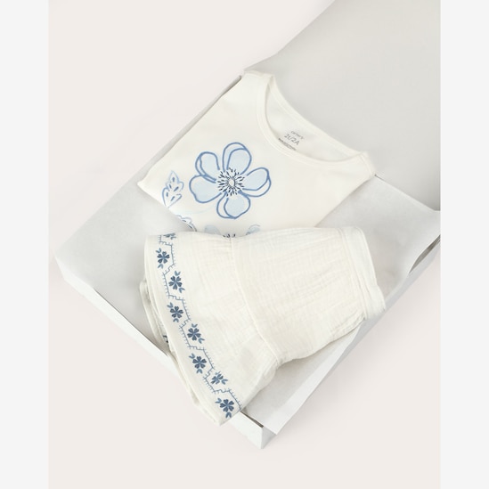 Enxoval infantil conjunto curto 2 peças bordado floral + caixa de presente M multicor | Carter's