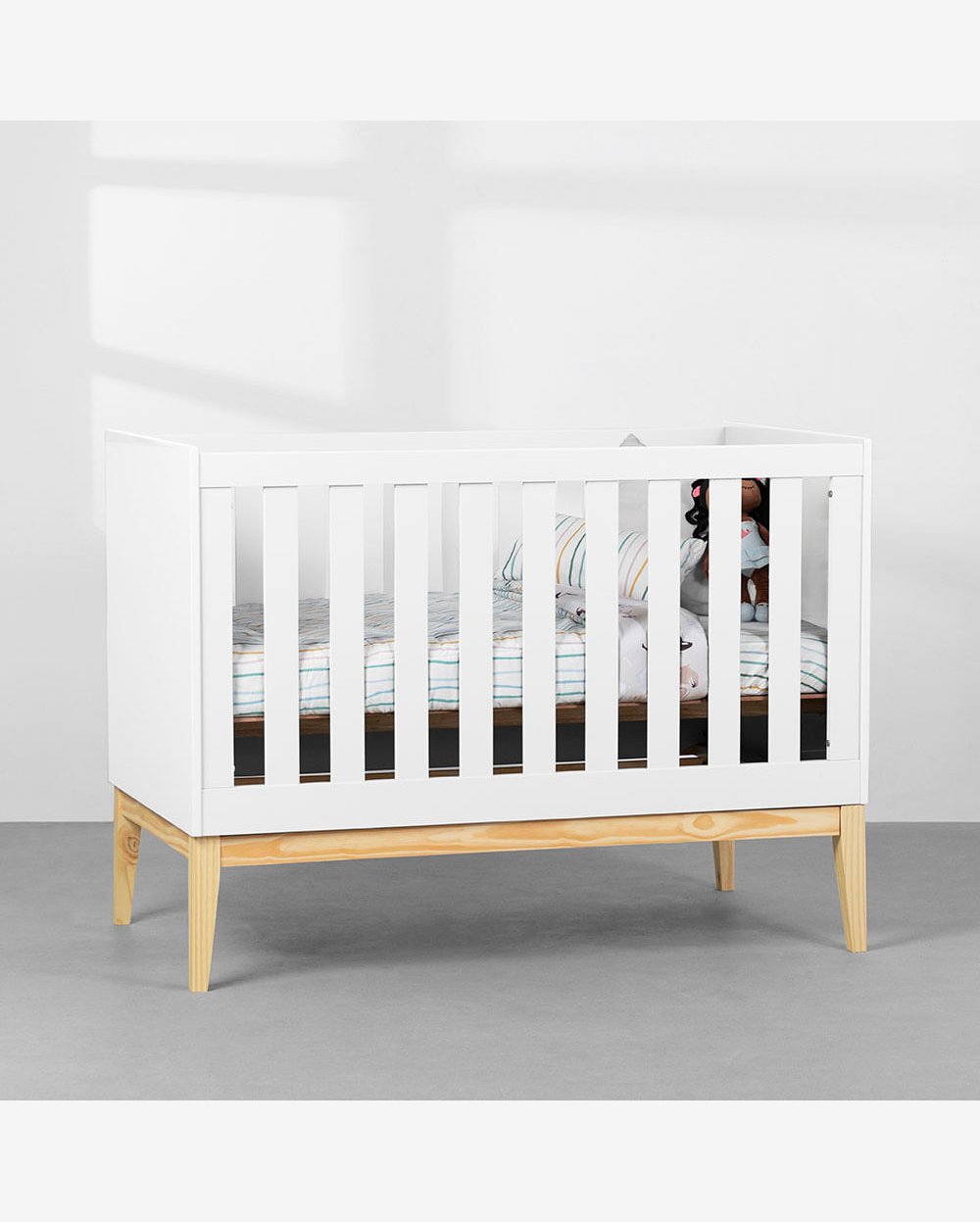 Berço Mini Cama Noah com Pés Square Natural – Branco Fosco