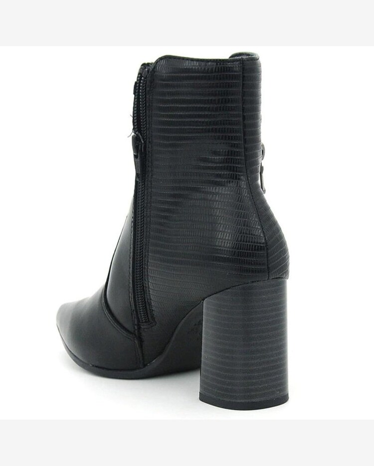 Bota Ramarim Cano Curto Tachas Feminina Preto Riachuelo