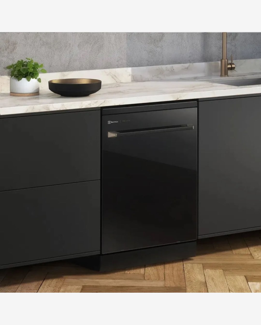Lava-Louças Electrolux LP14V 14 Serviços Pro Series Preta