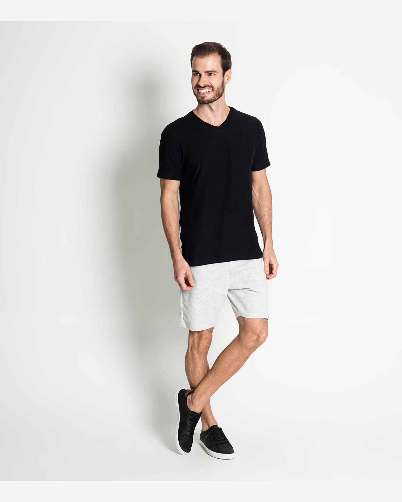 camiseta gola v masculina riachuelo