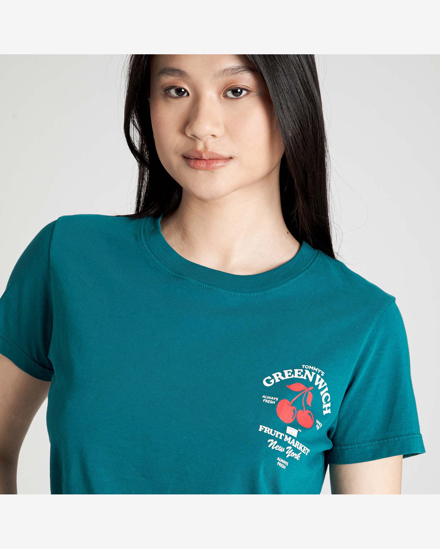 Camiseta Novelty Cerejas Tommy Jeans