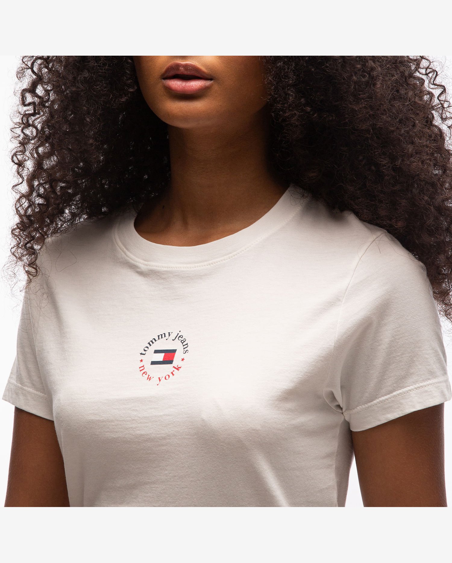 Camiseta Logo Circular Slim Fit Tommy Jeans
