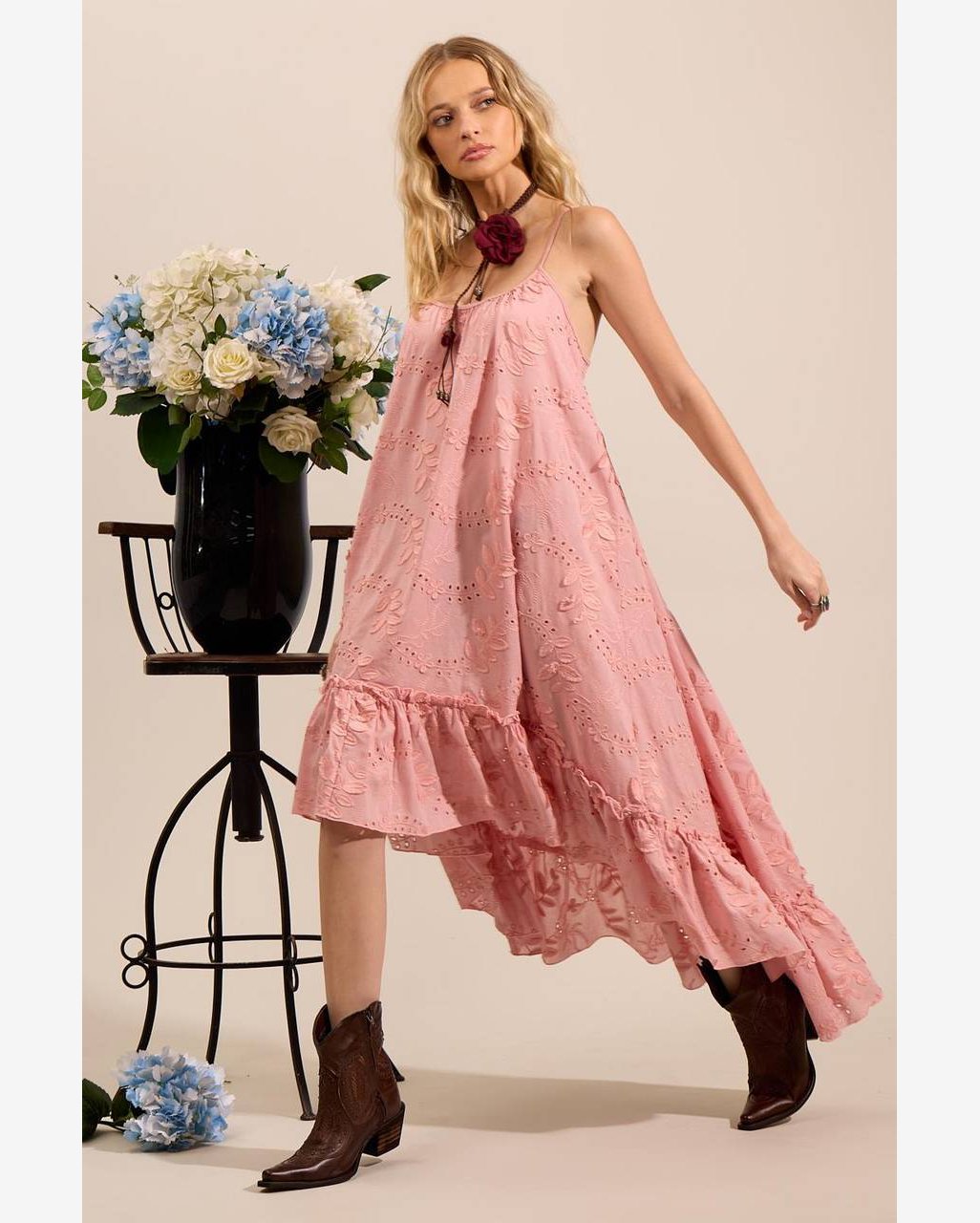 Vestido Mullet Broderie Com Flores Bordadas Rosé Yacamim D8