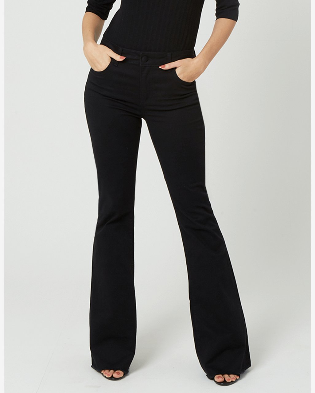 Riachuelo Calça Flare Botão Forrado Preto